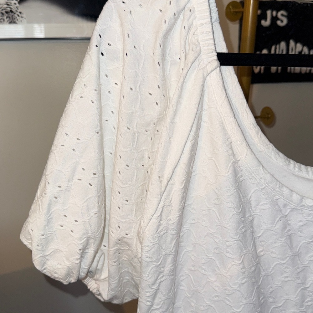 Ava & Viv Elegant White Blouse - Picture 3 of 6